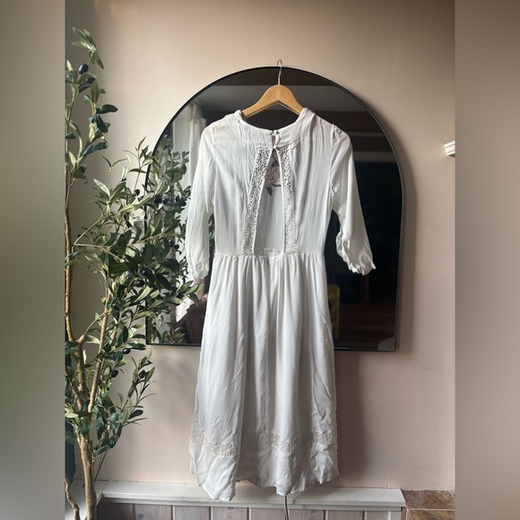 ASOS | premium lace embroidery mini dress with open back | size 6 - Picture 5 of 6